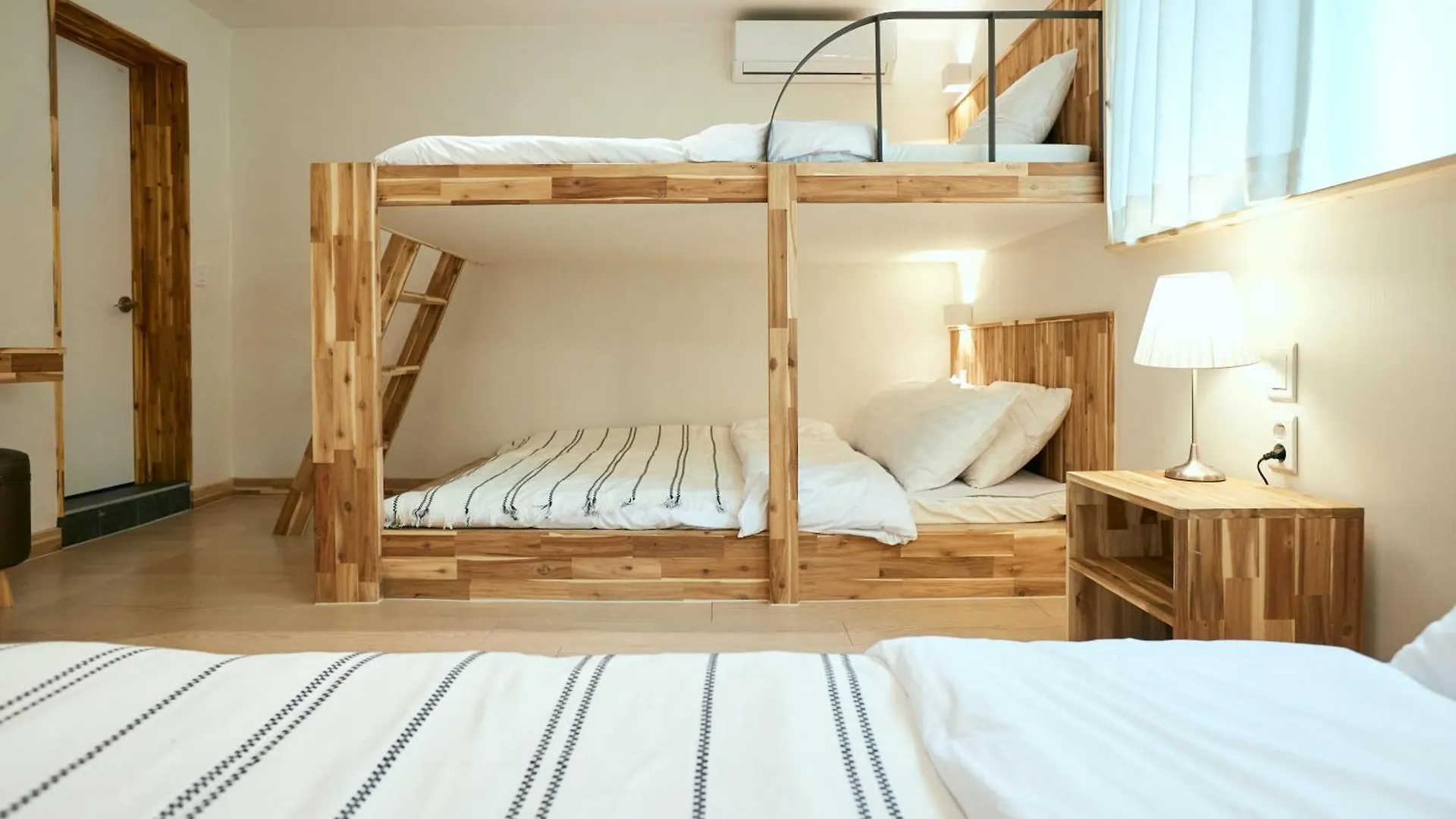 Hongdae 3Bedroom&2Baths Free Wifi&Free Parking Seul