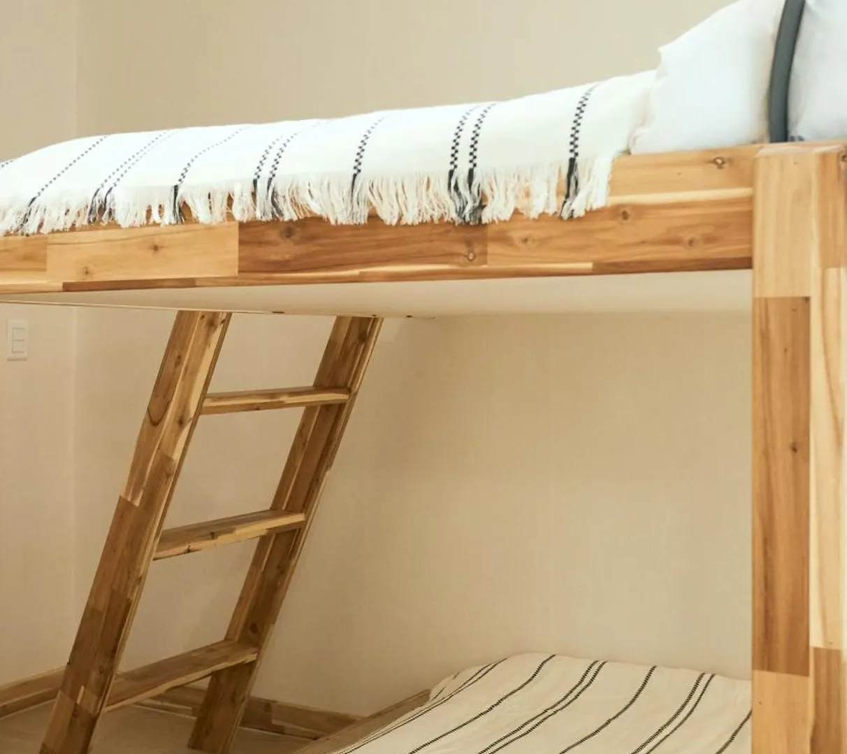 Hongdae 3Bedroom&2Baths Free Wifi&Free Parking Seul 0*,  Korea Południowa