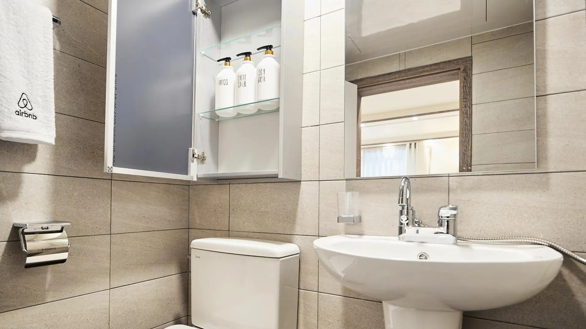 Hongdae 3Bedroom&2Baths Free Wifi&Free Parking Seul Korea Południowa