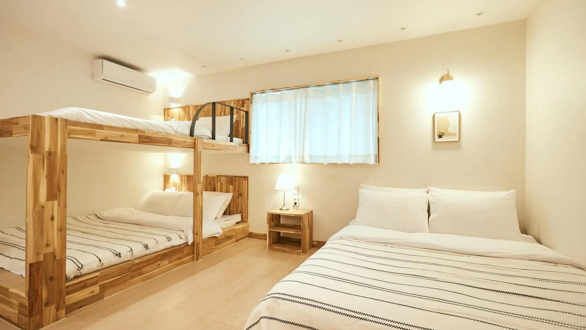 Hongdae 3Bedroom&2Baths Free Wifi&Free Parking Seul 0*,  Korea Południowa