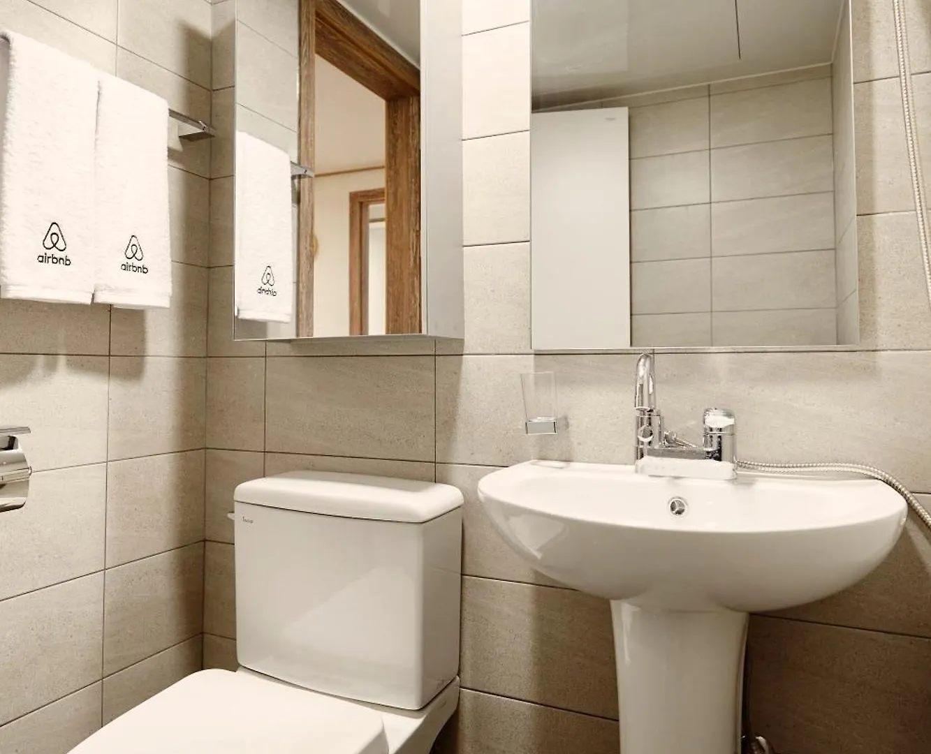 Hongdae 3Bedroom&2Baths Free Wifi&Free Parking Seul